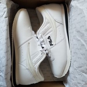 Fila Machu Women 7 White Black Leather Shoes